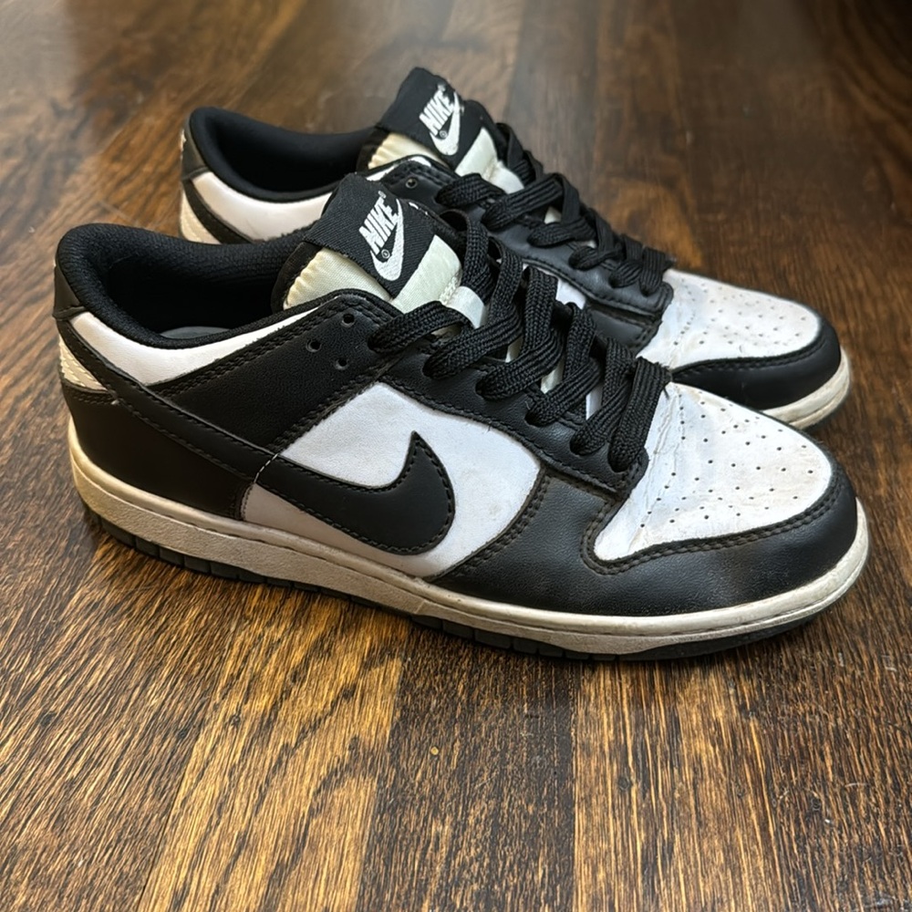 Nike Women's Black and White Low-Top Sneakers